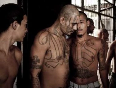 Δείτε τι παθαίνουν οι παιδόφιλοι στις φυλακές- Πρώην κατάδικοι αποκαλύπτουν